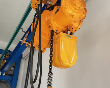 環(huán)鏈型電動葫蘆剎車制動時，鏈條下滑多少米